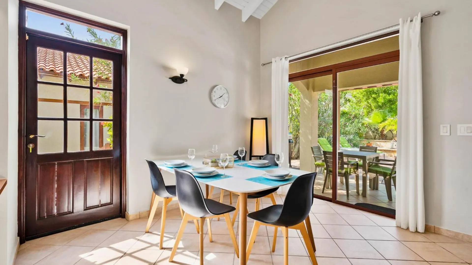 Caya Bista Lama 26 Palm Beach